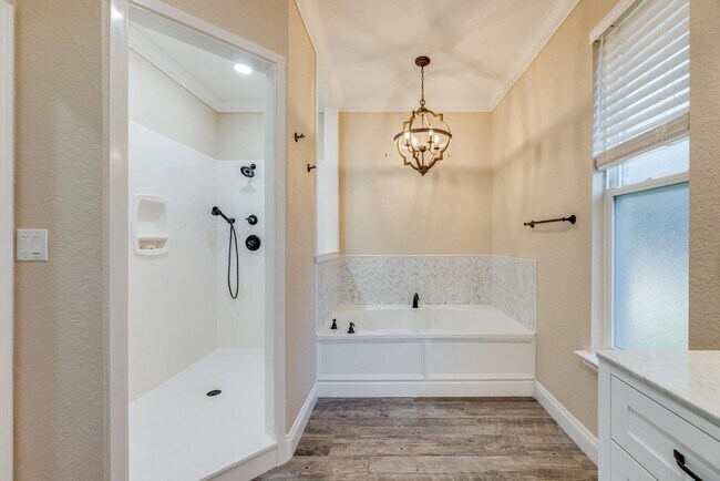 Building Photo - 1148 Sioux Cir