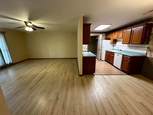 Building Photo - 3 Bedroom Home with Workshop in Boonville