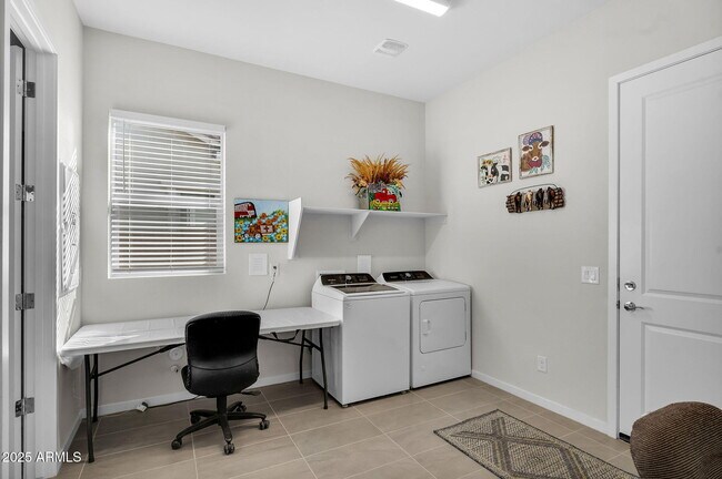 Building Photo - 866 W Flatiron Trl