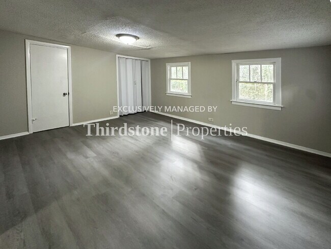 Building Photo - 6965 Lorain St