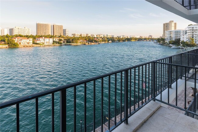 Building Photo - 10101 E Bay Harbor Dr