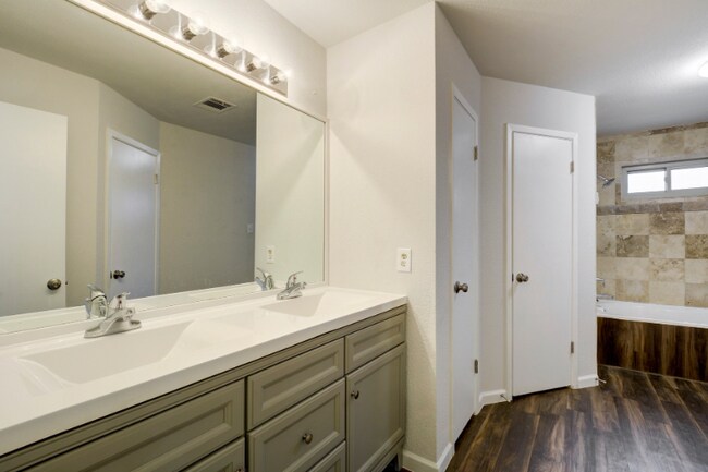 Building Photo - 12704 Margit Dr