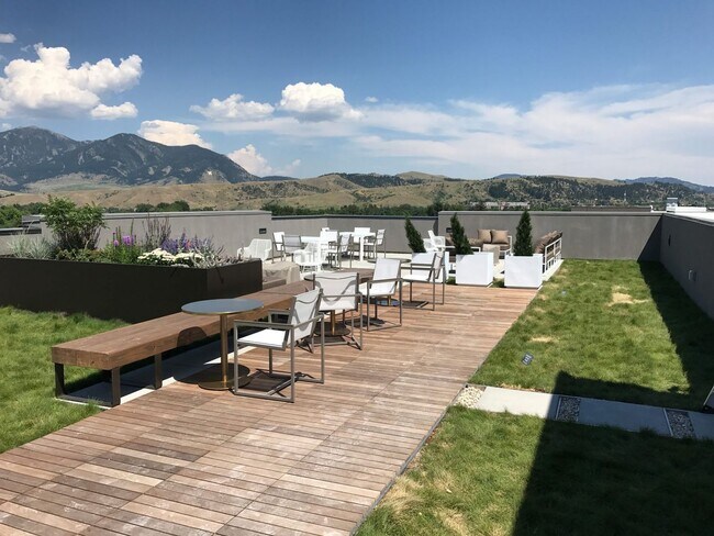 Building Photo - Downtown Luxury Condo Available Furnished or Unfurnished, with Parking