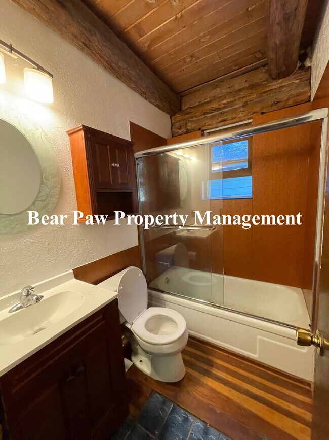 Building Photo - Perfect Mountain Log Home!