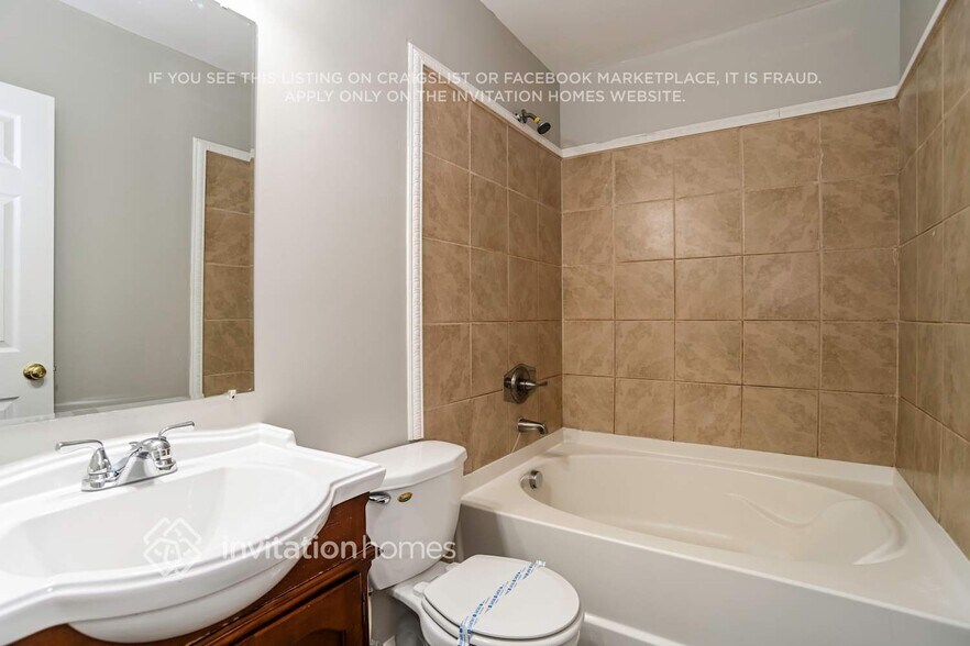 Building Photo - 456 Linsbury Ct