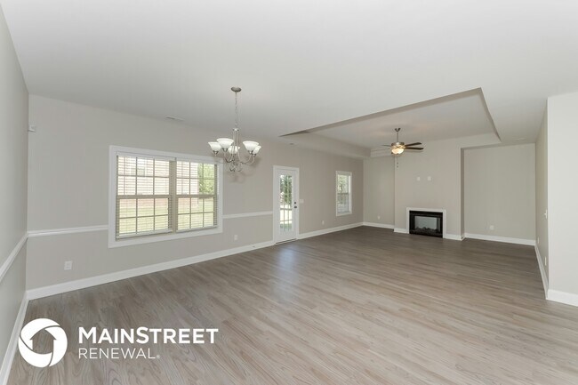 Building Photo - 3024 Honeysuckle Dr