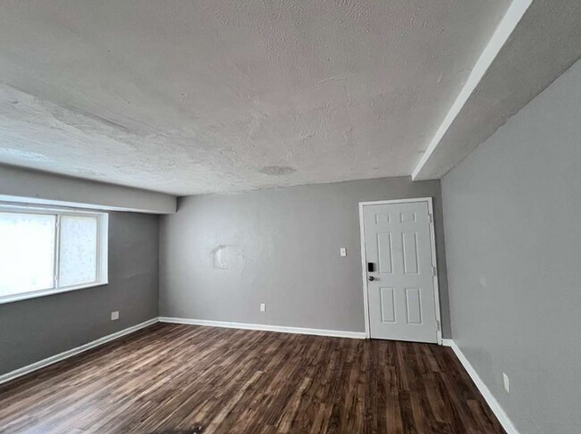 Building Photo - 13965 Superior Rd