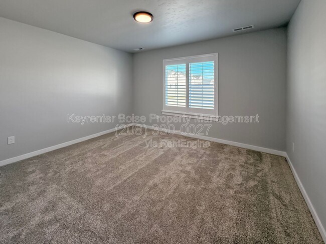 Building Photo - 2415 N Silver Wolf Ave