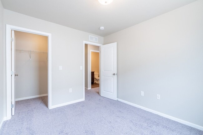 Building Photo - 6879 Daniel Defoe Dr