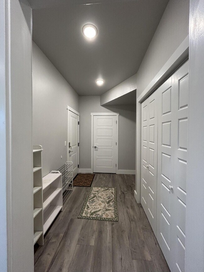 Building Photo - Beautiful Fully Furnished 3 Bed, 2.5 Bath Townhouse on Corner Lot