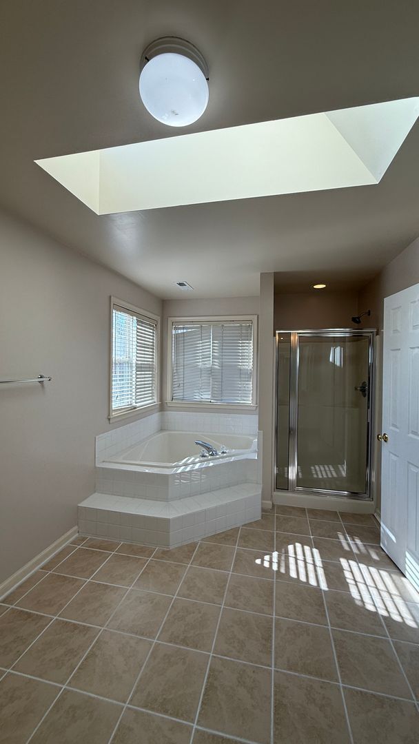 Building Photo - Spacious Colonial in Austin Ridge