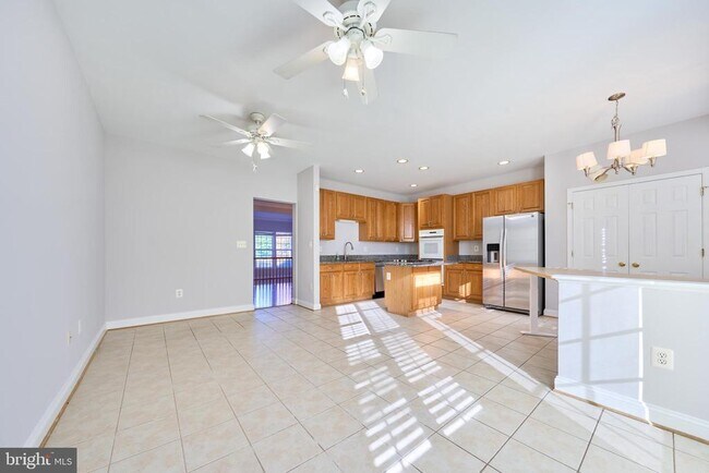 Building Photo - 685 Springhouse Square SE