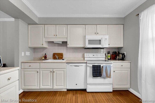 Building Photo - 1613 Brentwood Dr