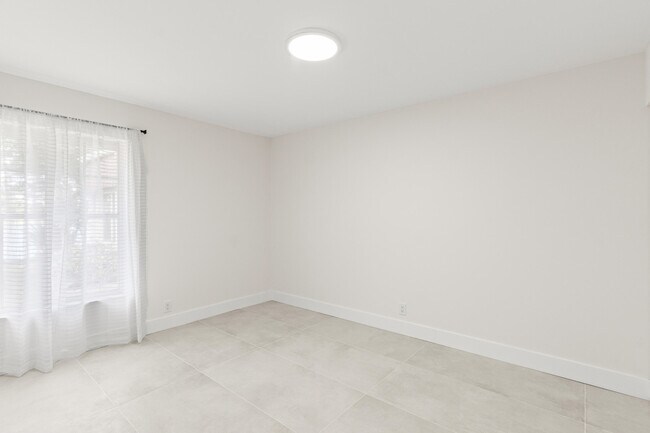 Building Photo - 733 Nantucket Cir