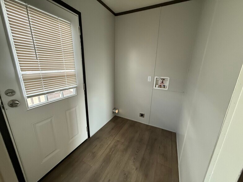 Building Photo - 135 Prairie Dr