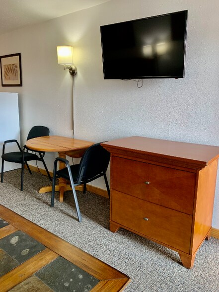 Building Photo - 102 N Maple Ave