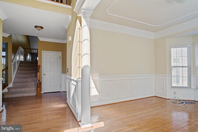 Building Photo - Spacious 4-Bedroom Home with Lake Views & Finished Basement