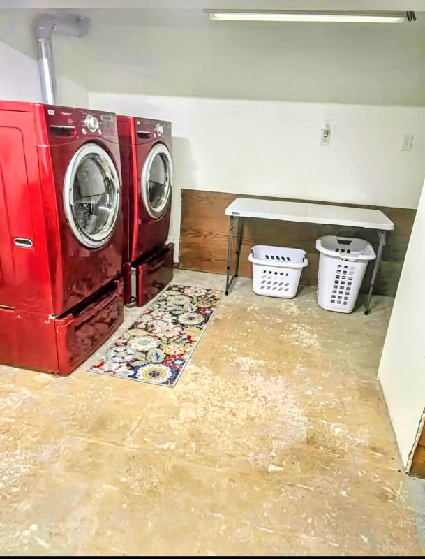 Building Photo - 892 N State Rd 149