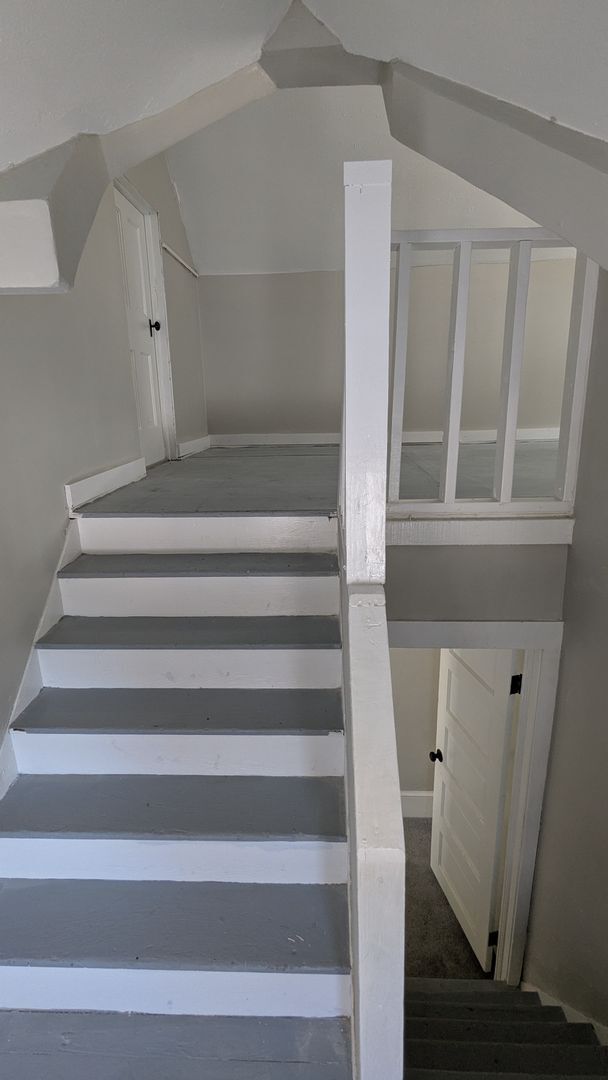 Building Photo - Welcome to this newly renovated, 3-bedroom home located in the heart of Akron