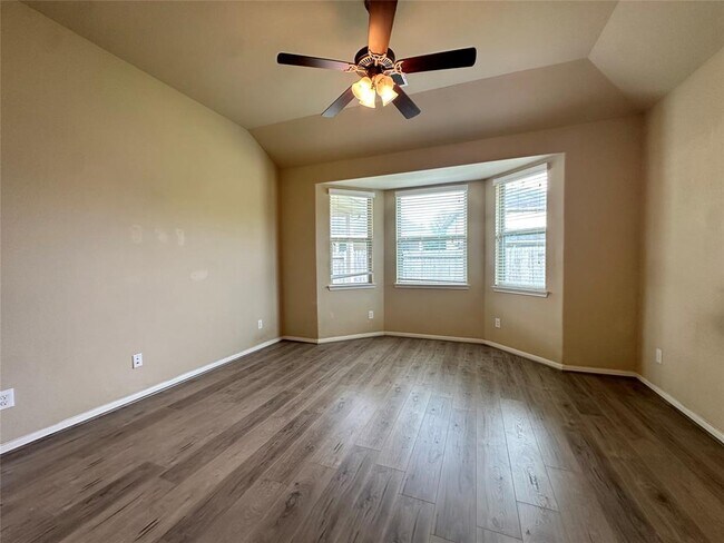 Building Photo - 15610 Whisper Woods Dr