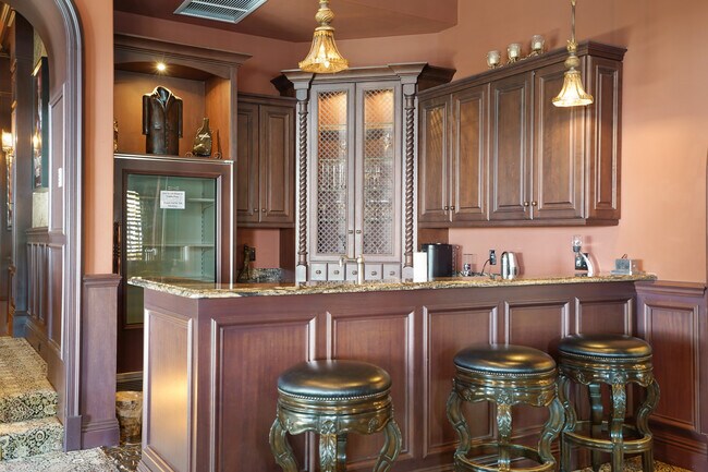 Building Photo - 1363 Oceanview Dr