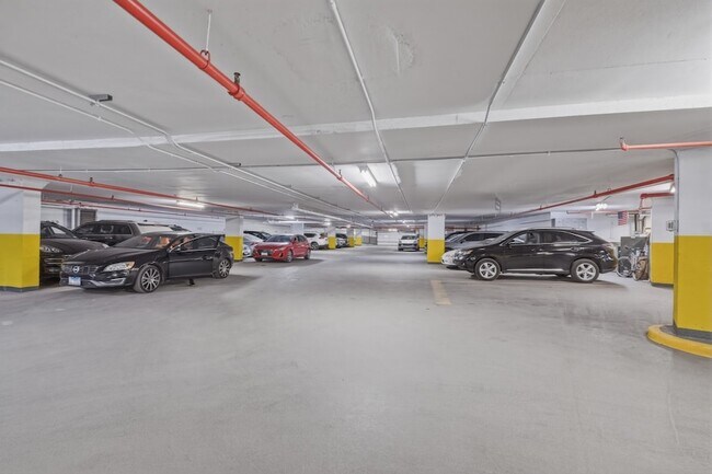 Building Photo - 2626 N Lakeview Ave