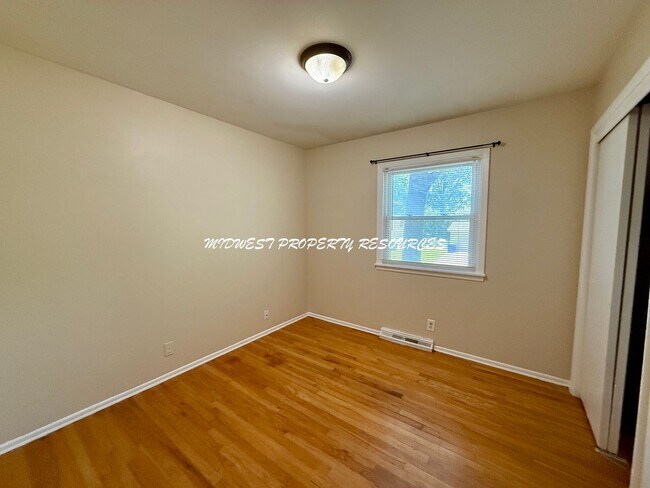 Building Photo - Spacious Home 3 Bedroom w/Fin basement for...