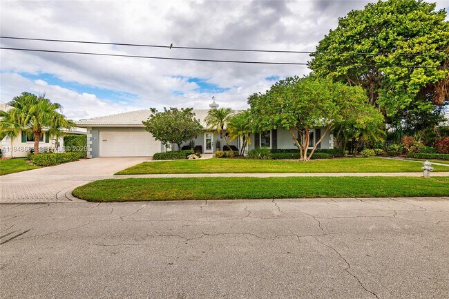 Building Photo - 709 Elm Tree Ln