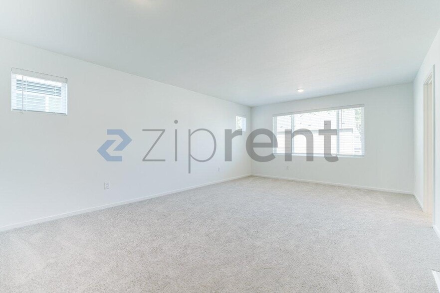 Building Photo - Unit