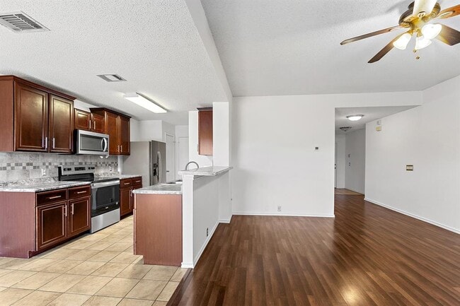 Building Photo - 2204 Coats Cir