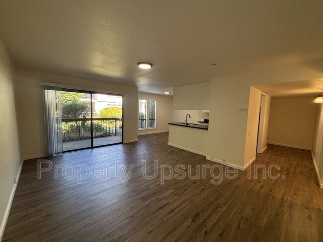 Building Photo - 855 Lakeside Dr