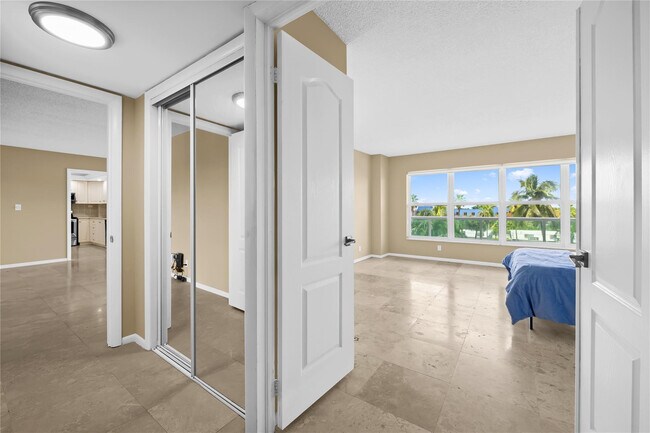 Building Photo - 3900 Galt Ocean Dr