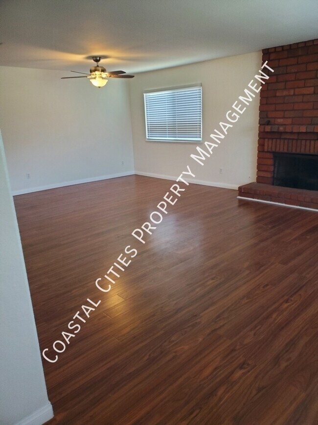 Building Photo - 12675 Verdugo Ave