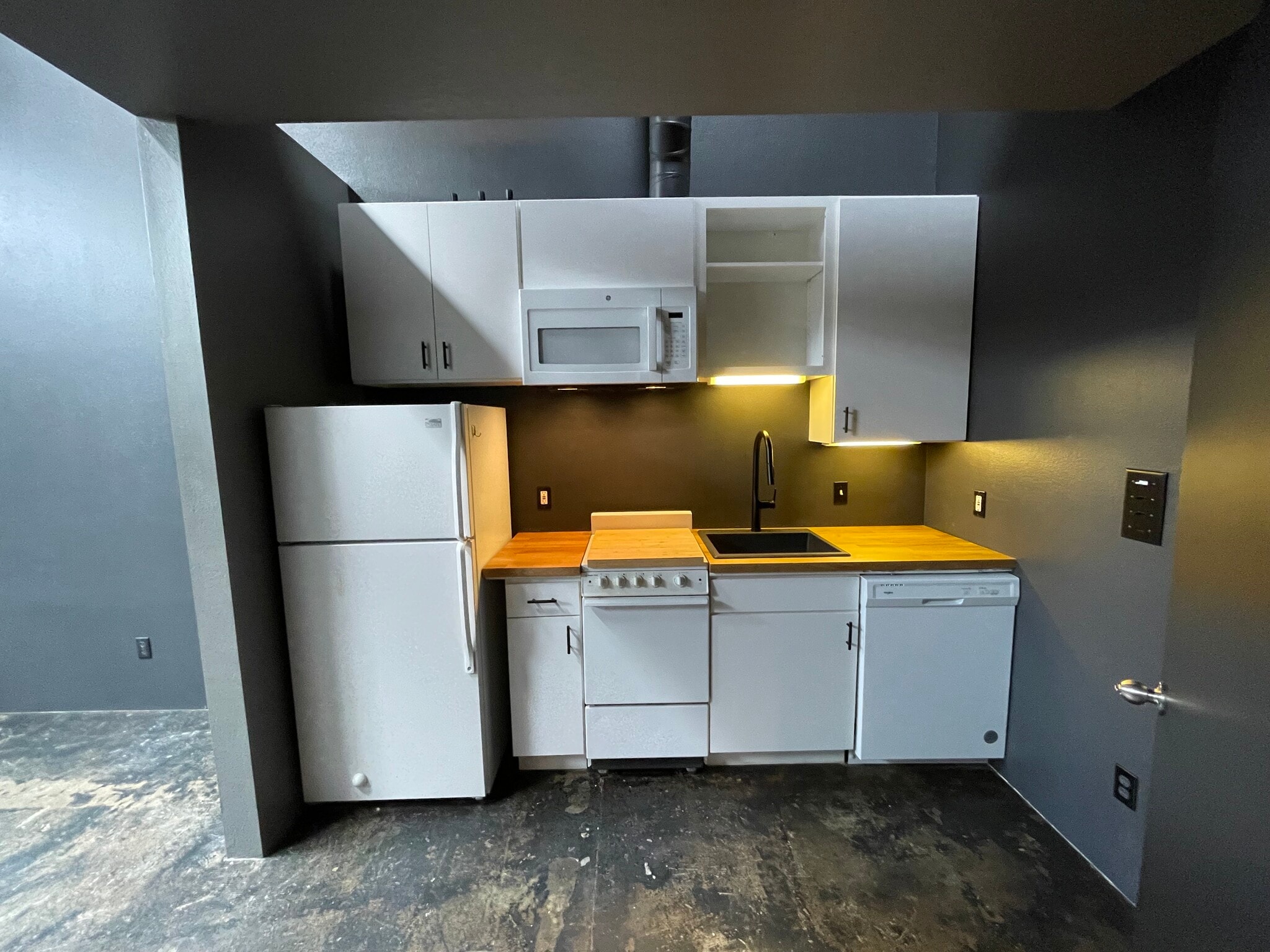 Building Photo - 440 W 900 S