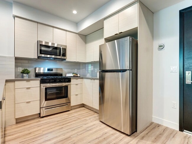 Building Photo - 338 Mariposa Ave