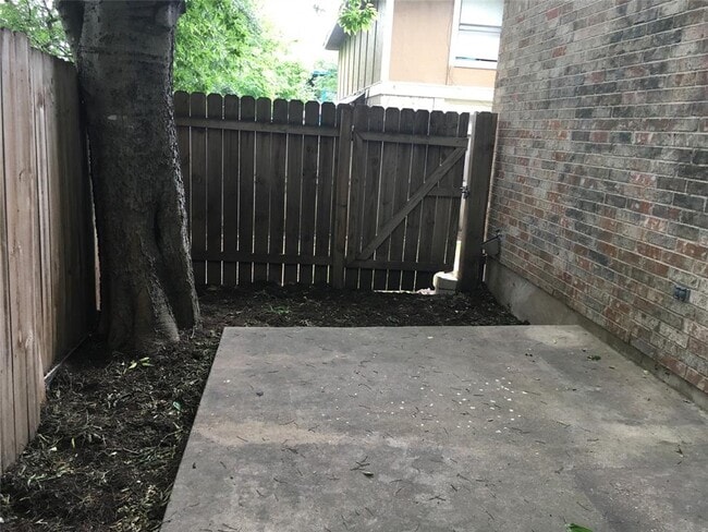 Building Photo - 1312 Southport Dr