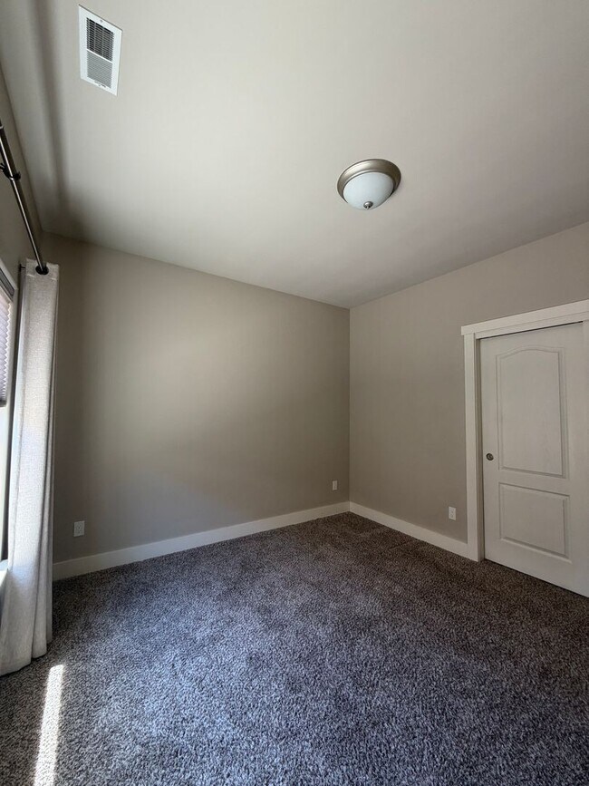 Building Photo - Three Bedroom Two Bath Ironbridge Home