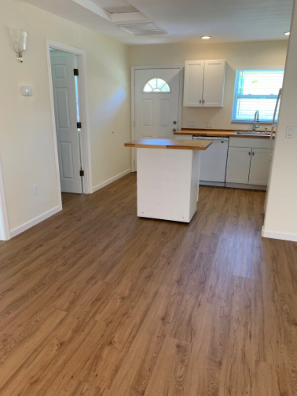 Building Photo - 147 Cedar St