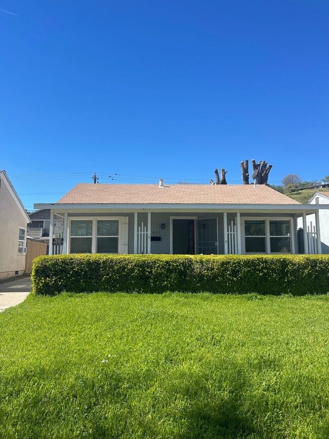 Building Photo - 615/621 Vine