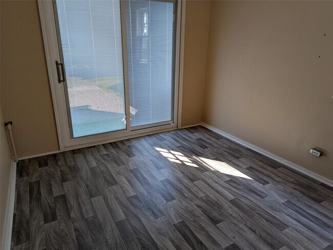 Building Photo - 10 Bidwell St