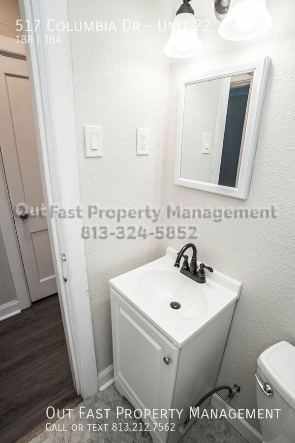 Building Photo - 517 Columbia Dr