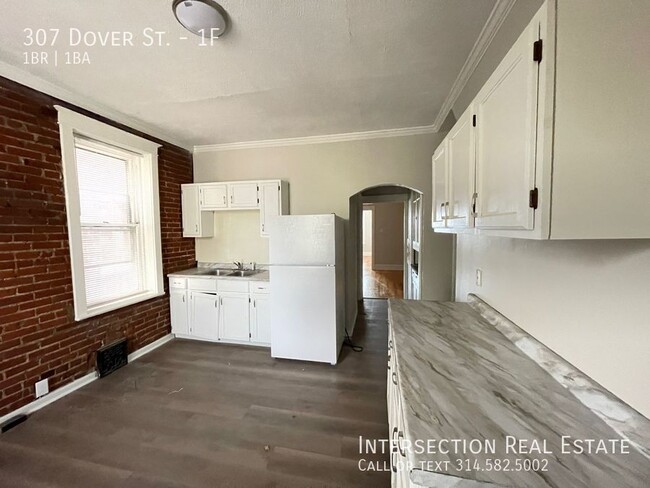 Building Photo - Beautifully Renovated Carondelet Apartment