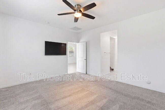 Building Photo - 40643 W Shaver Dr