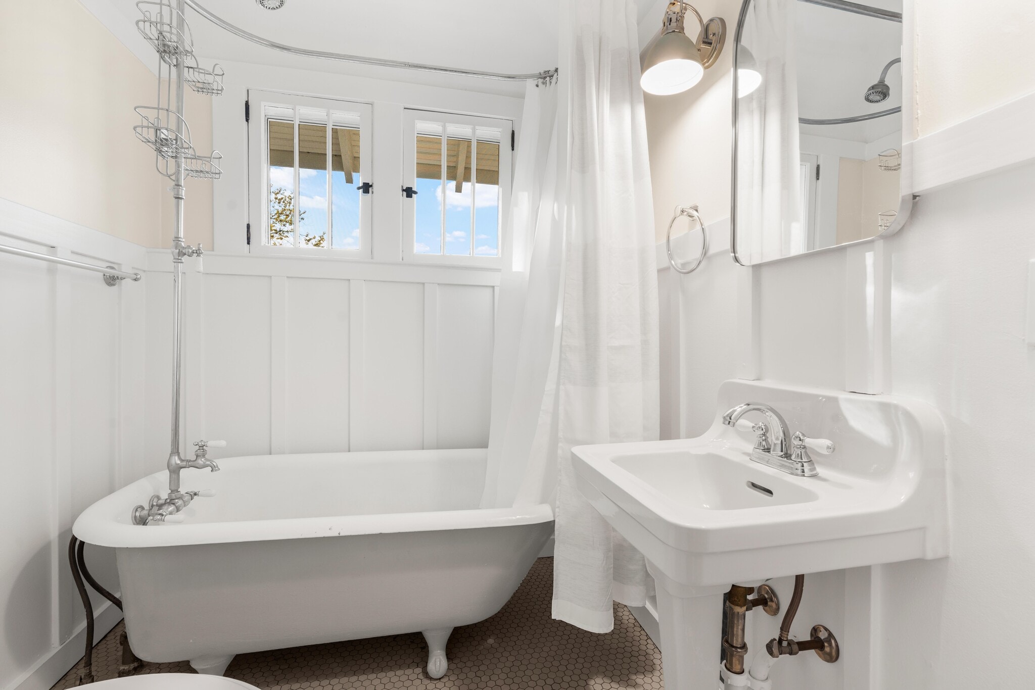 Building Photo - 127 Trowbridge St NE