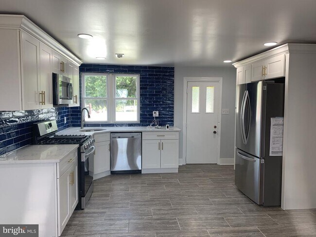 Building Photo - 3711 Richmond St