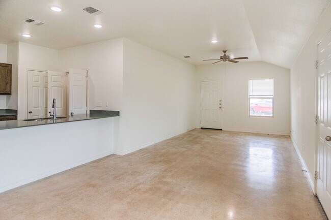 Building Photo - P2-2306 Duntov Drive Temple, TX 76504