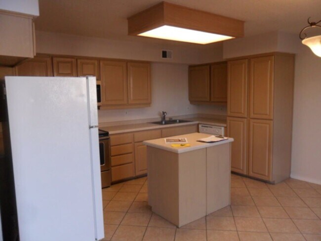 Building Photo - Cute townhome in Northwest side of Albuquerque