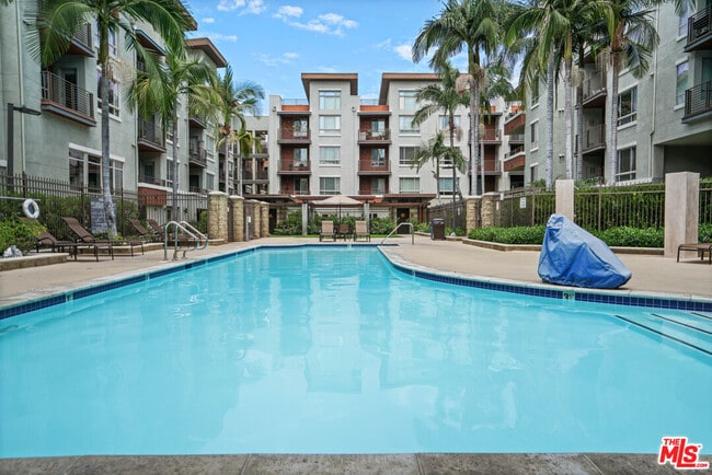 Building Photo - 100 S Alameda St