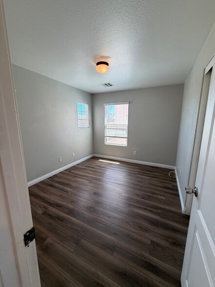 Building Photo - 9521 Grand Fir Ct