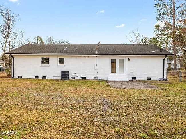 Building Photo - 113 N Crestwood Dr